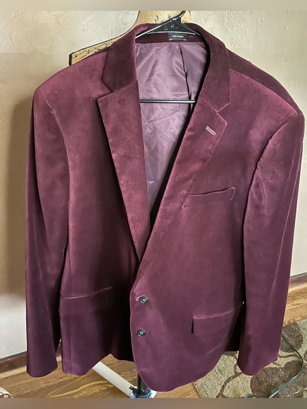 jf j.ferrar Men's Burgundy Velvet Sport Coat Slim Cut lined